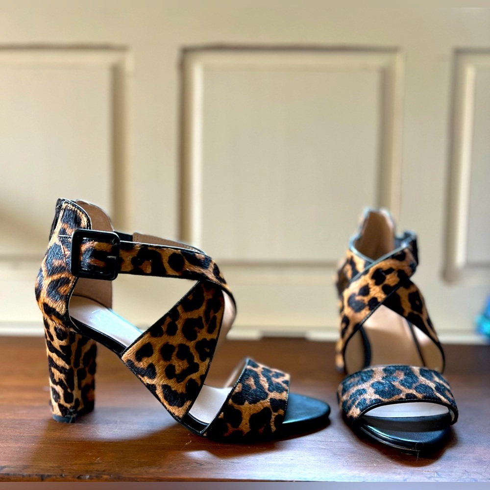 Sz. 6, barely worn faux leopard fur heels